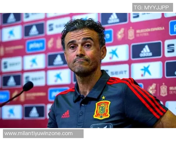 法媒报道恩里克重用16岁右后卫拒绝其参加U17世界杯引发关注